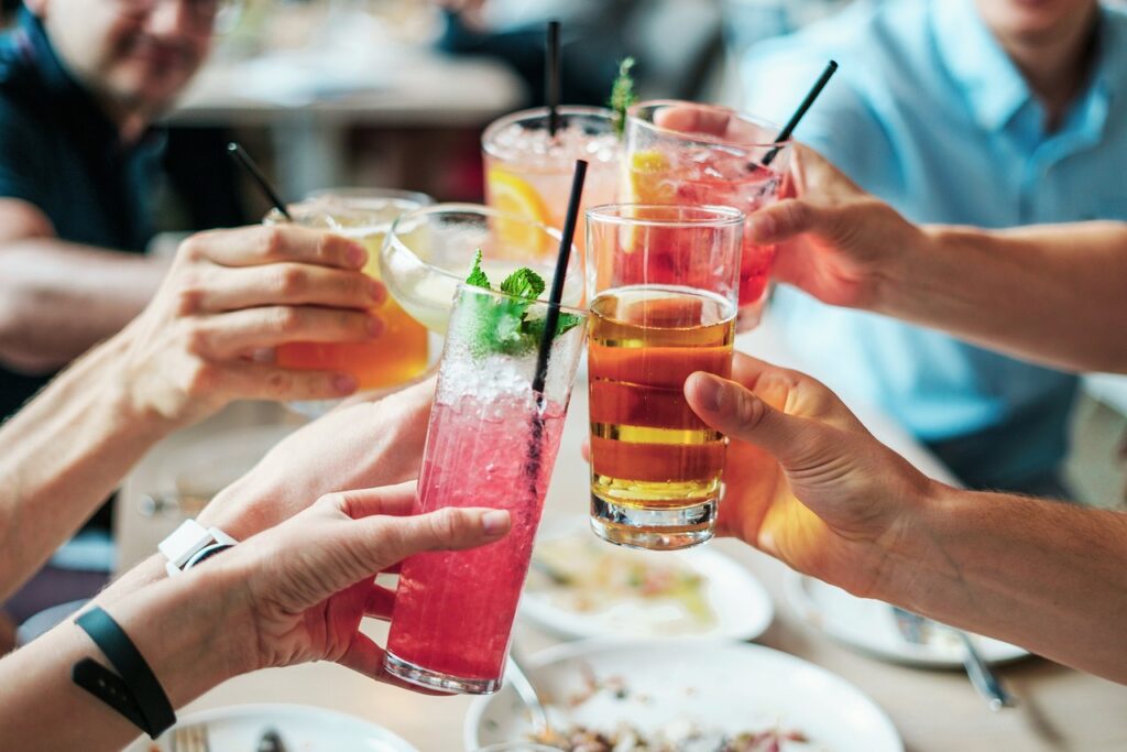 お酒臭い原因とその対策方法は？